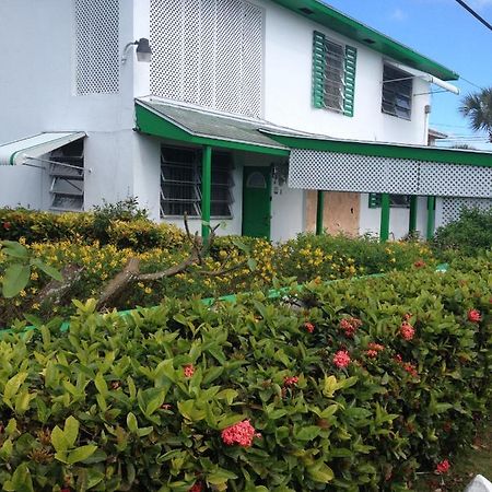 Rhonda'S Abode1 And 2 Apartment Nassau Bagian luar foto